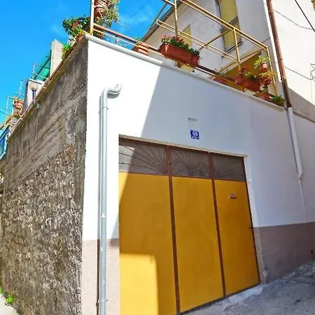 Apartment Aras *