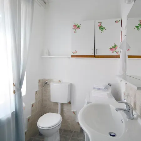 Apartment Aras *